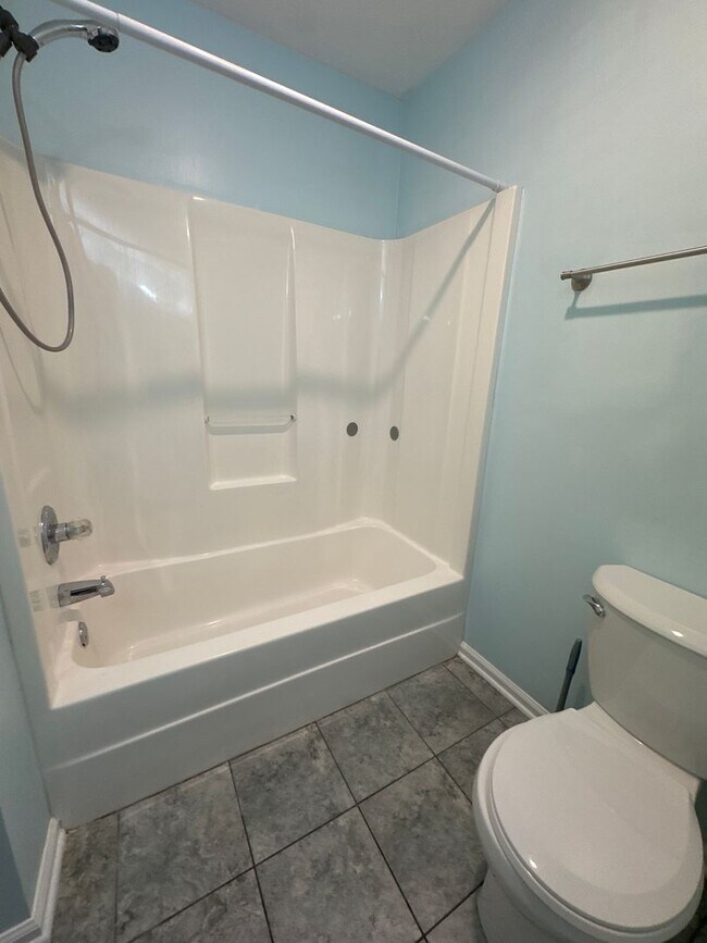 Building Photo - Charming 3BR Home with Bonus Room, Fenced Backyard & Quiet Cul-de-Sac Location