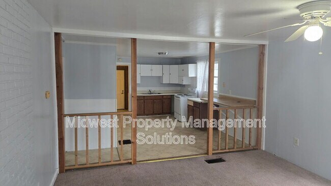 Building Photo - 415 E 35th St