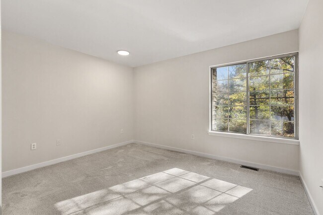 Building Photo - Coming Soon! End unit townhome in Annapolis!