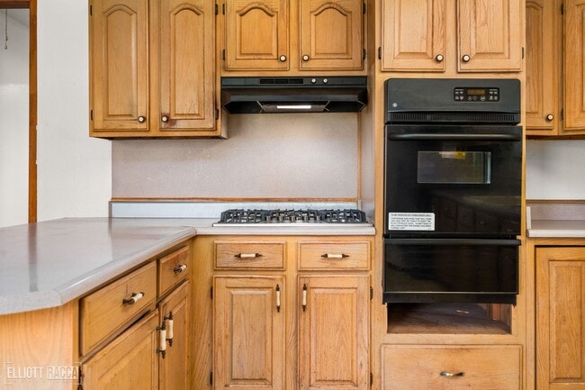 Building Photo - Check Out this 2 bed 1 bath in Alexandria