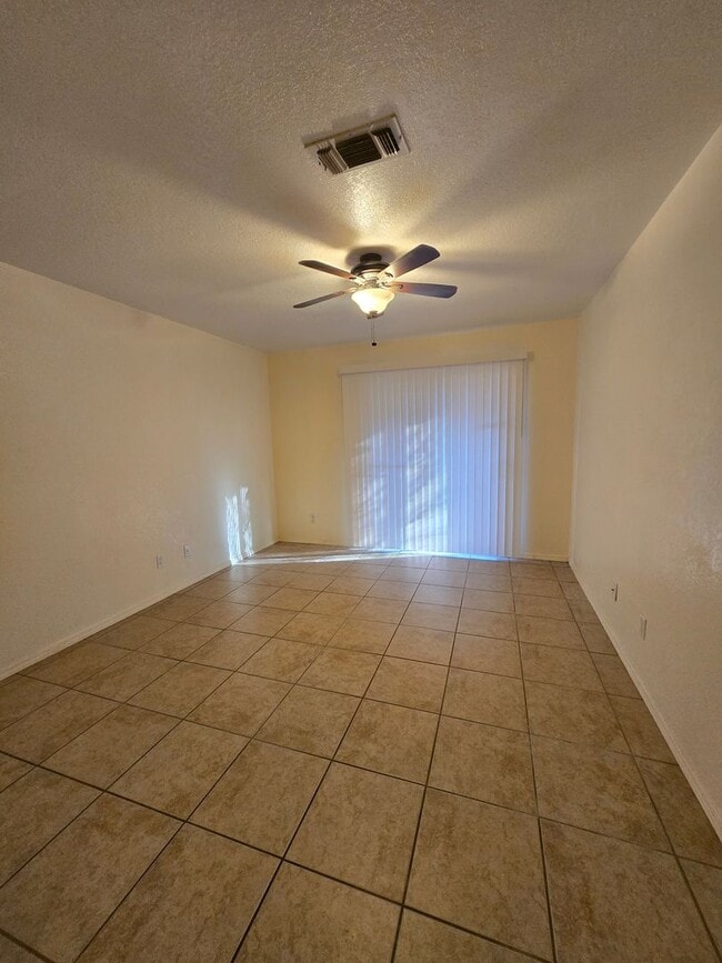 Building Photo - Charming 2 bedroom, 2  bath townhome in desirable area near a Golf Course & a greenspace. Two pat...