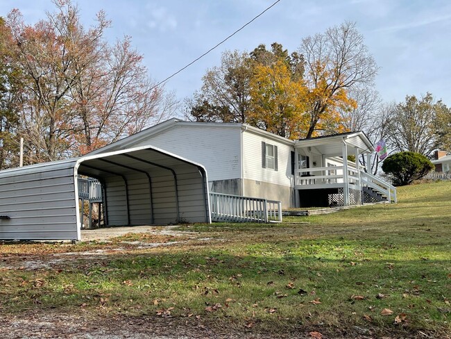 Building Photo - Lovely 3-Bedroom Home with Spacious Yard &...