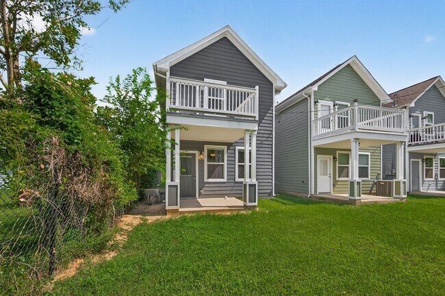 Building Photo - 714 Zoe St