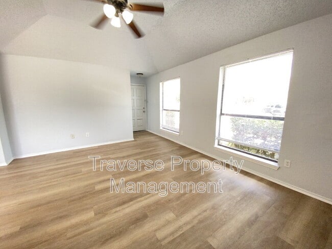 Building Photo - 209 Hickory Springs Dr