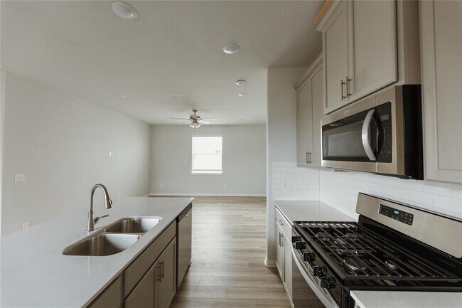 Building Photo - 6206 Marsh Ln