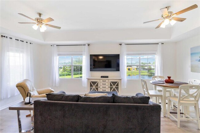 Building Photo - 1050 Villagio Cir