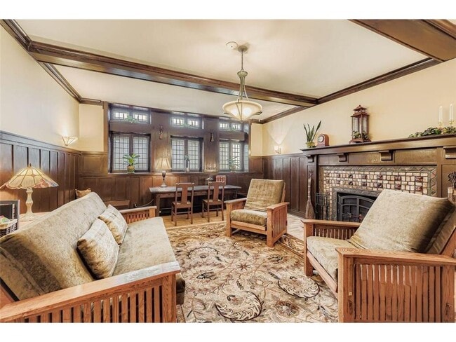 Building Photo - 2219 Pillsbury Ave