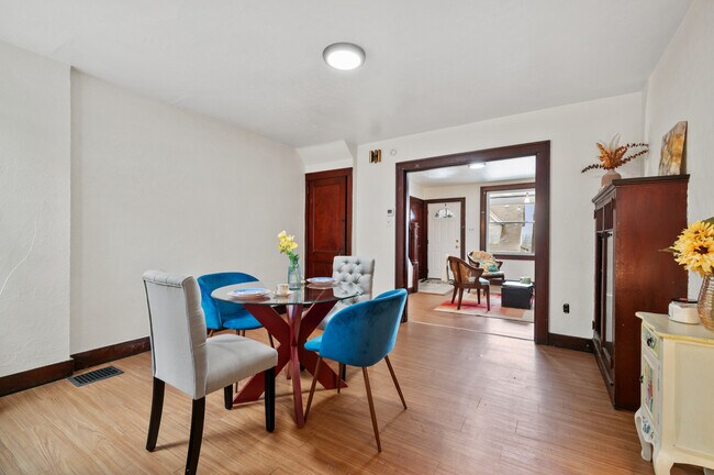 Building Photo - 2241 1/2 Hawthorne Ave