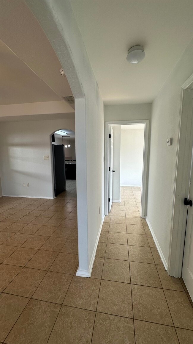 Building Photo - 3601 Nubes Dr