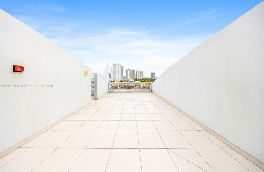 Building Photo - 2950 NE 188th St