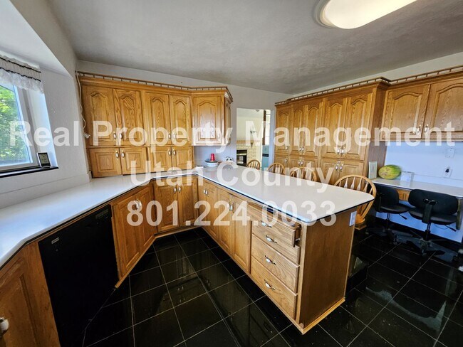 Building Photo - Elk Ridge Home with Unobstructed Valley Views