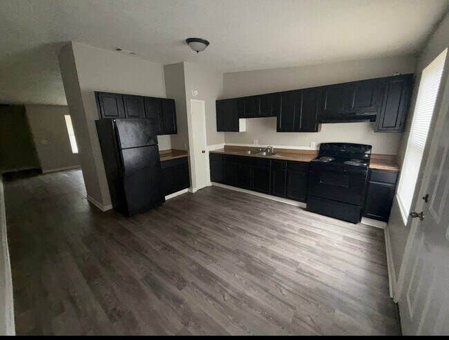 Primary Photo - 318 Station Crossing Dr