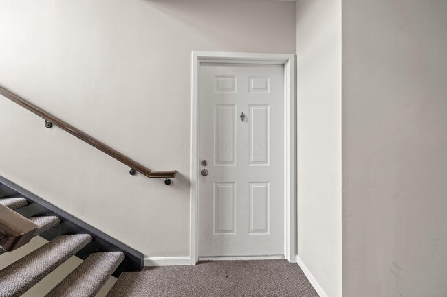 Building Photo - 6823 Meadow Creek Dr