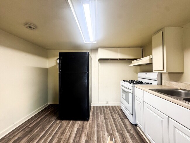 Building Photo - For Rent: 1-bedroom, 1-bathroom home in Yuma