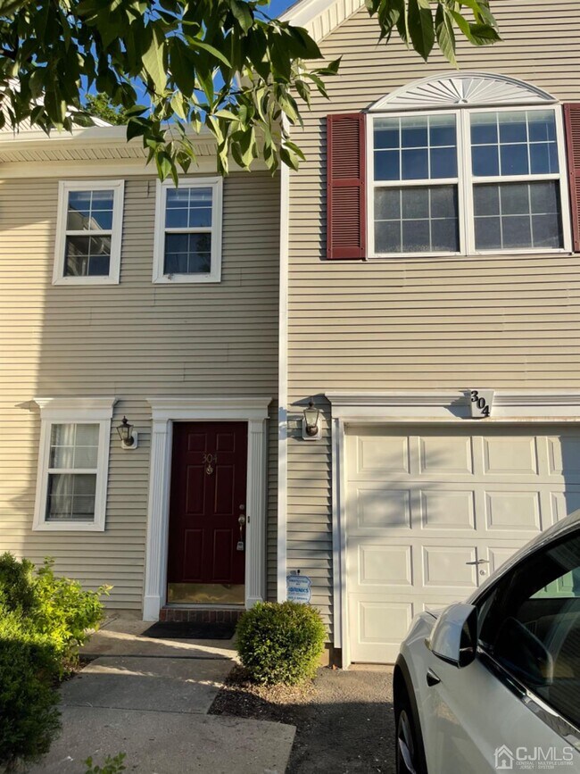 Building Photo - 304 Canterbury Way