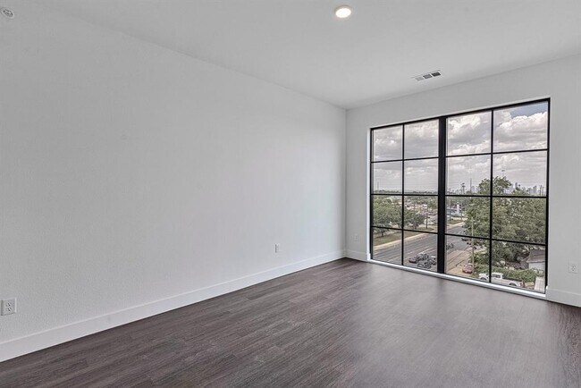 Building Photo - 4315 S Congress Ave