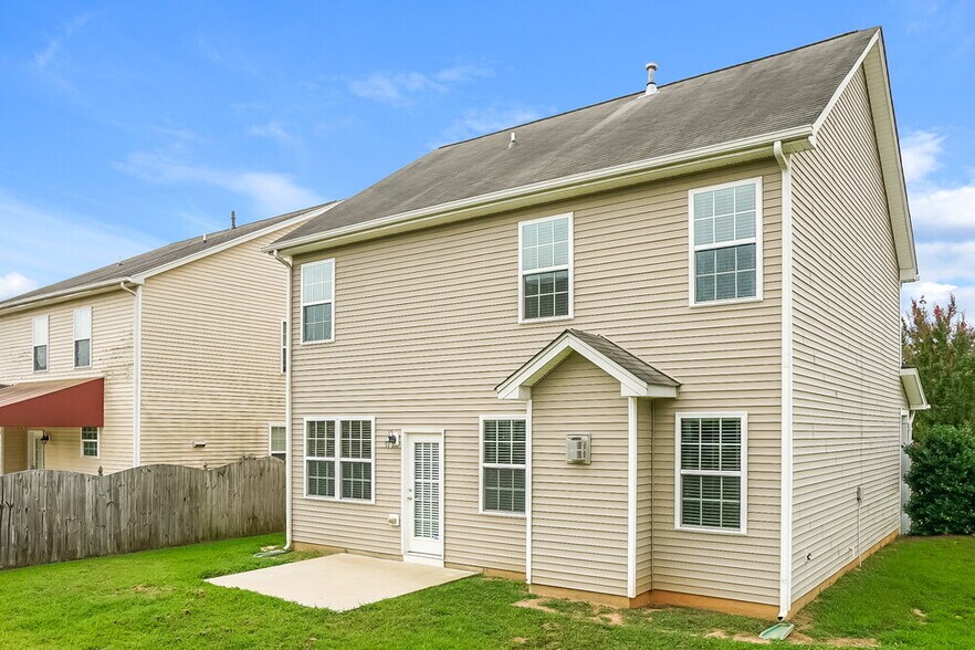 Building Photo - 1335 Lombar St