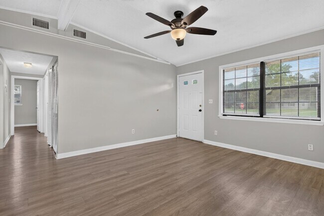 Building Photo - 255 Woodside Dr