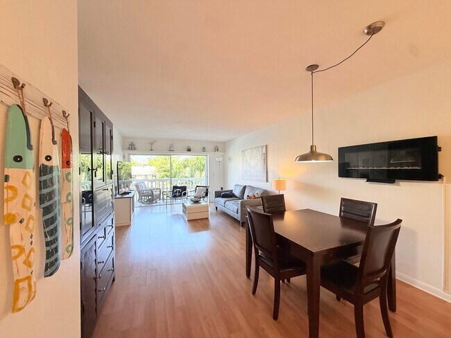 Building Photo - 470 Paradise Isle Blvd