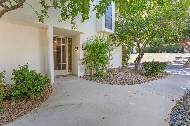 Building Photo - 48728 Desert Flower Dr
