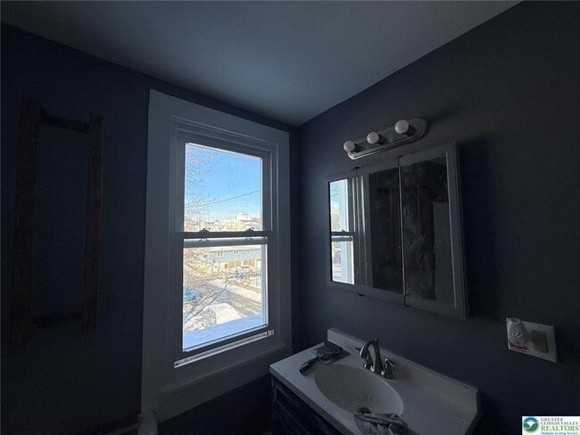 Building Photo - 301 Penn St