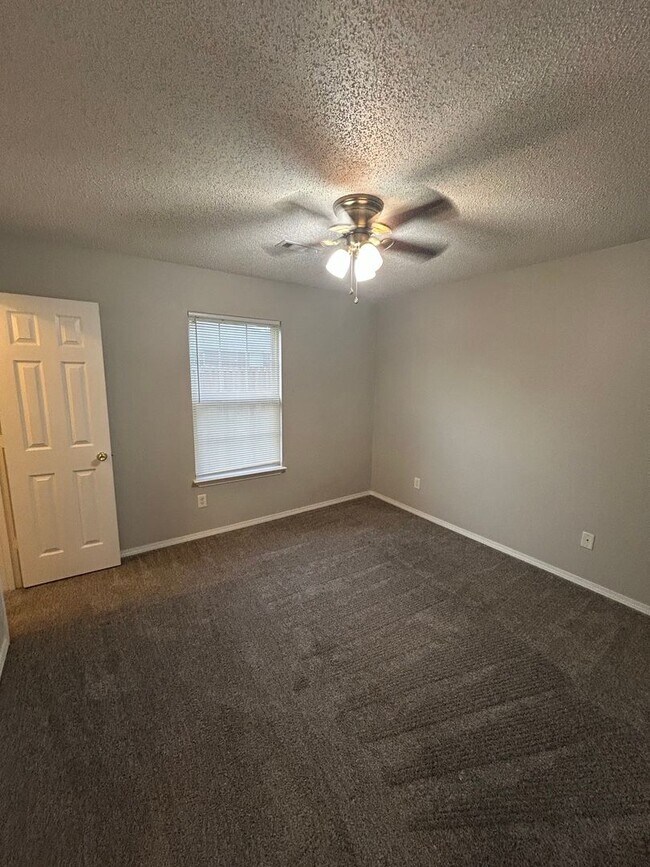 Building Photo - 3406 SW Landau Ct