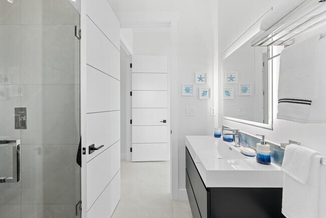 Building Photo - 247 Pescayo Ave