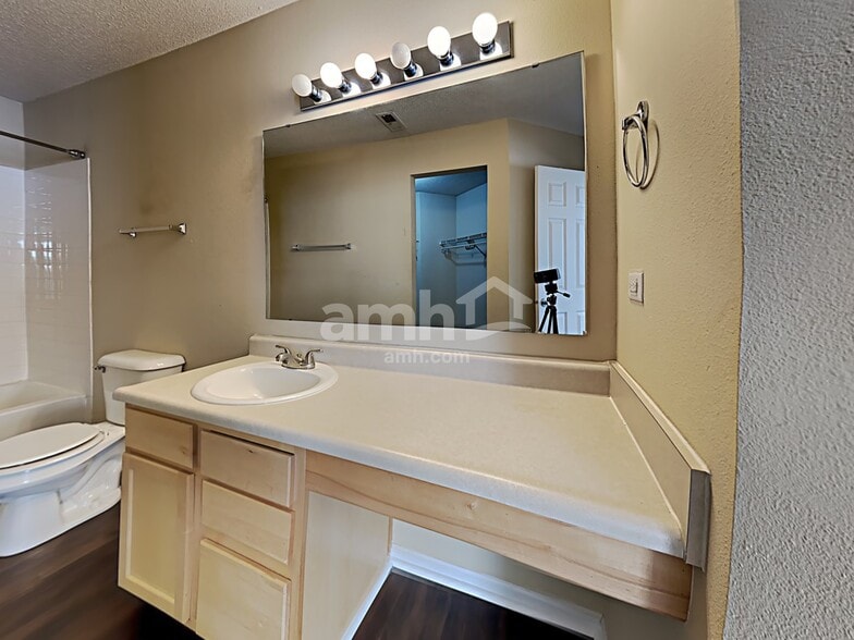 Building Photo - 6887 Merritt Ridge Way