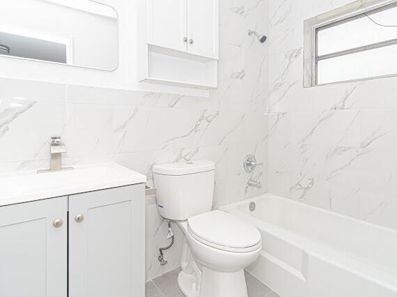 Building Photo - 1605 SW 11th Ct