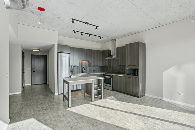 Building Photo - 42 N Sangamon St
