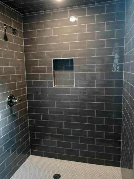 back shower - 1434 E Elm St