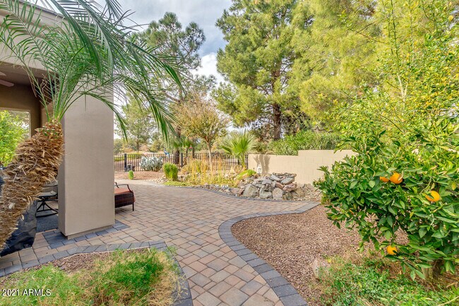 Building Photo - 3922 E Carson Rd