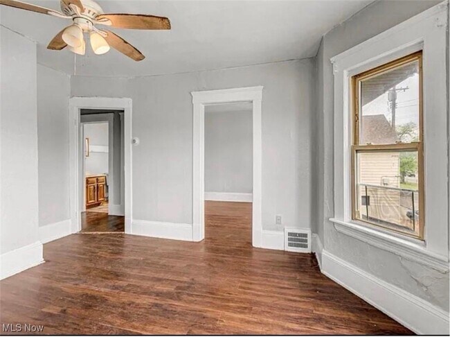 Building Photo - 3635 E 49th St
