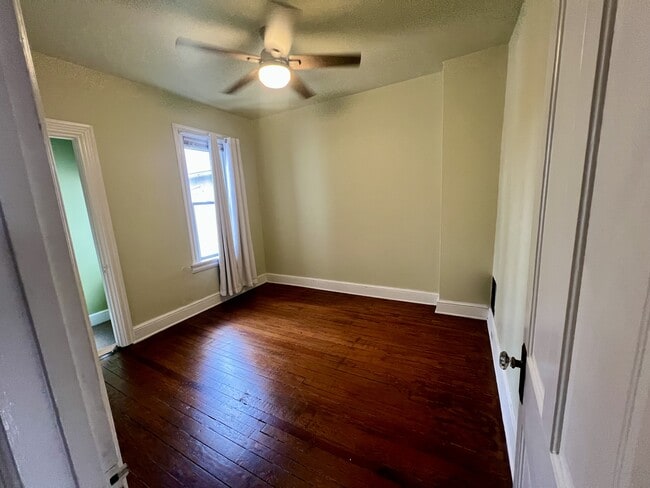 Building Photo - 533 W Walnut St