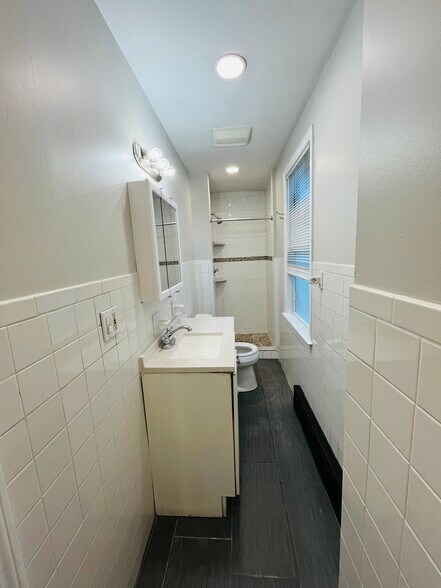 Building Photo - 545 Heath St