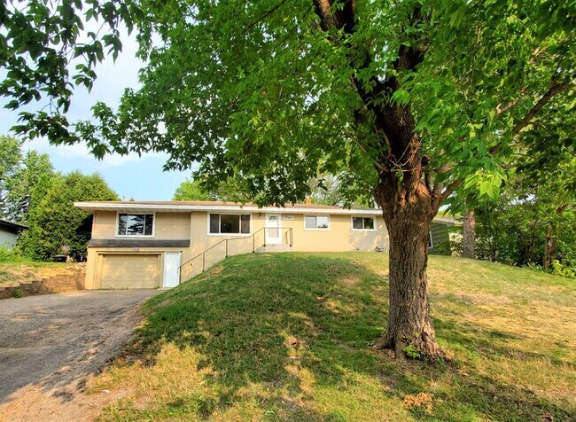 Building Photo - 1760 City Heights Dr