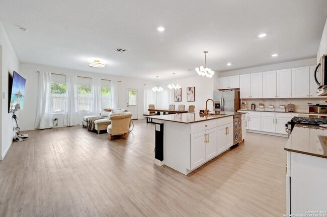 Building Photo - 32231 Escarole Bnd