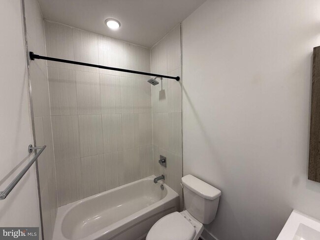 Building Photo - 1433 Brown St