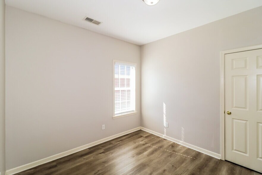 Building Photo - 8167 White Wing Cove W