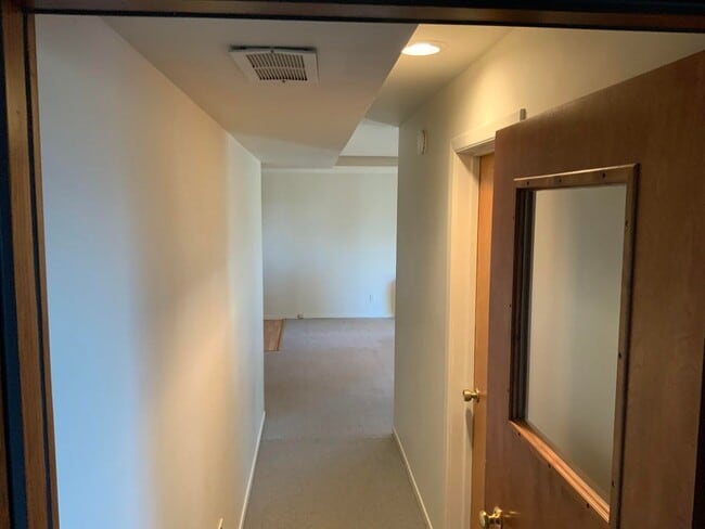 Building Photo - 3 Bedroom House in Hendrick's Park Area