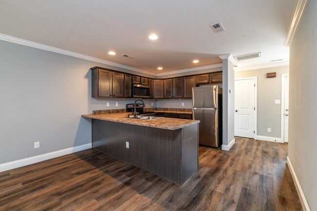 Building Photo - 924 Warrior Hill Dr