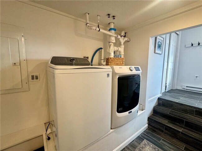 Building Photo - 7 White Cap Rd