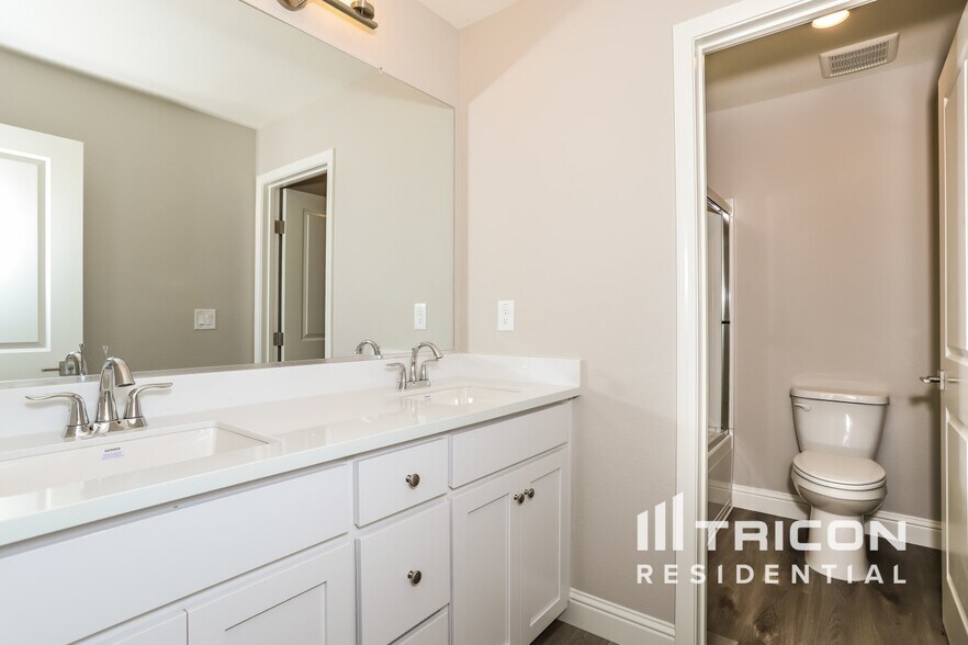 Building Photo - 2037 Comstock Ln