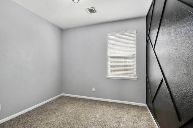 Building Photo - 2335 Spring Hollow Dr