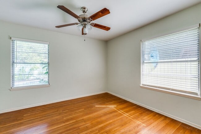 Building Photo - 2 Bed/2 Bath in Northeast Park Subdivision