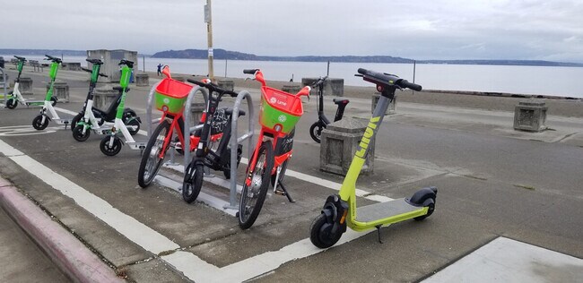 Building Photo - 3066 63rd Ave SW