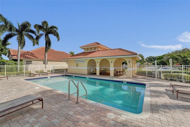 Building Photo - 9012 Lake Park Cir S