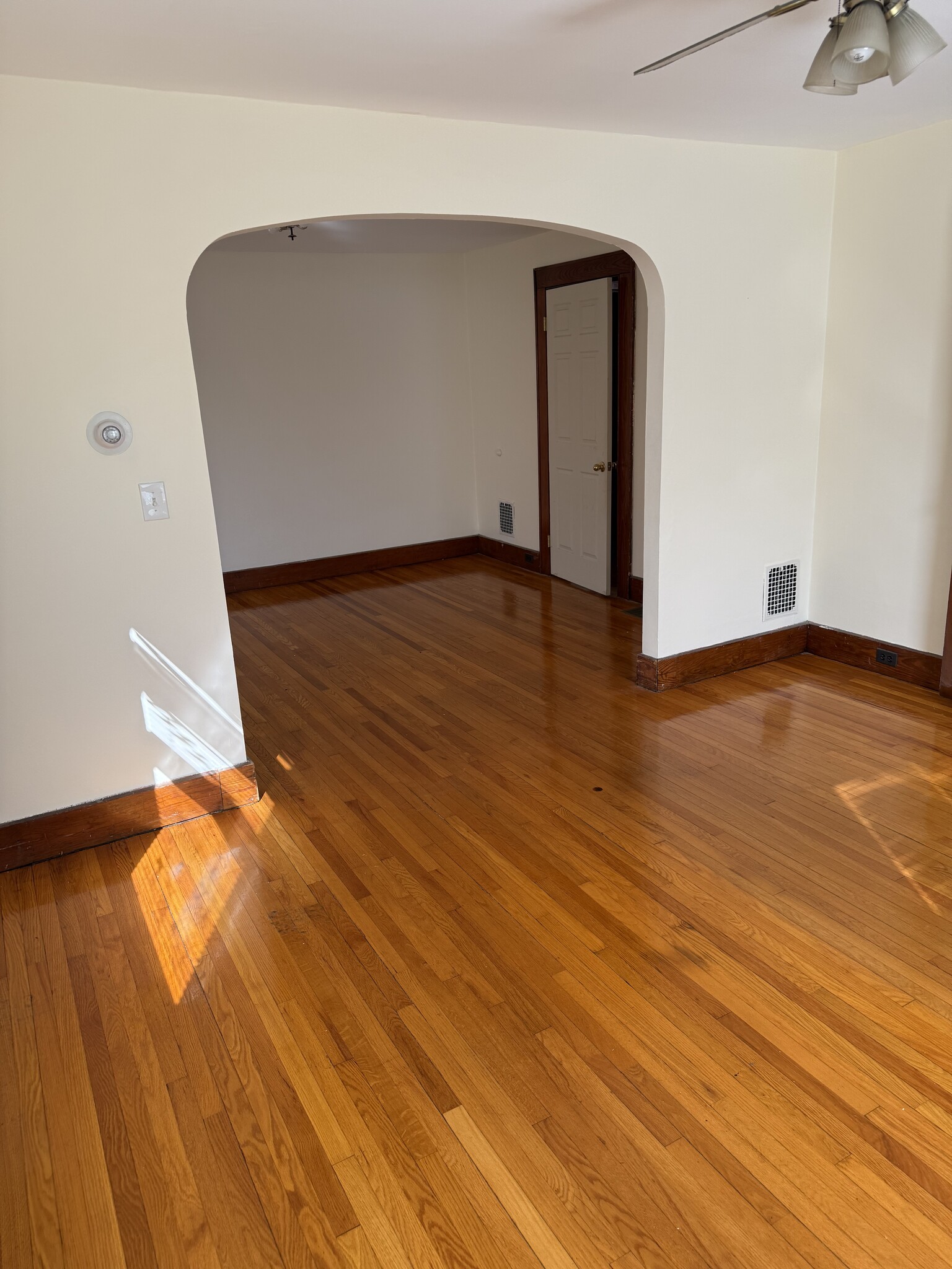 Building Photo - 7 Gardners Ln