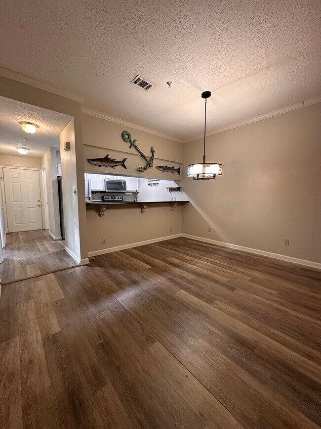 Building Photo - 50% OFF FIRST MONTHS RENT---- Condo in Miramar Beach