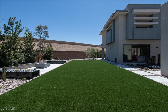 Building Photo - 1 Garden Shadow Ln